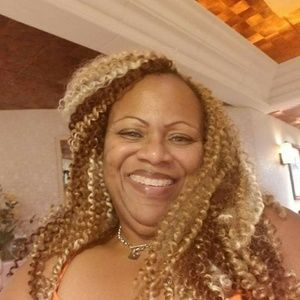 Meet your Posher, Nomie